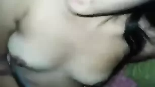 Сочная азиатка Miathaigirl ласкает сочный пенис