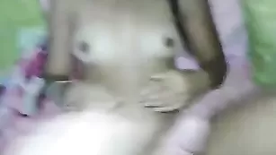 Сочная азиатка Miathaigirl ласкает сочный пенис