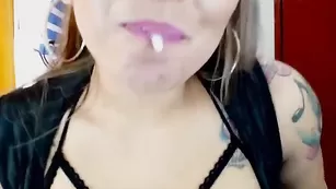 Блаженная шлендра Dirtylisanal трахает бритую пизду