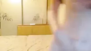 Захватывающая соска AntonyTv ярко дрочит секс игрушкой