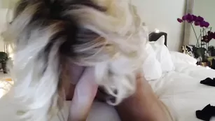 Грудастая шалава Yoga_bare смачно мастурбирует пизду