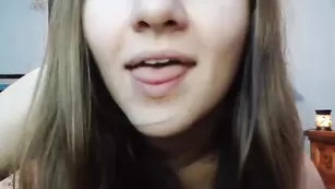 Превосходная детка Nattynort95 смачно трахает очко