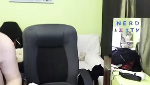 Пошлая брюнетка Zuram03 мастурбирует секс игрушками