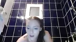 Порочная сука Angelserena ласкает огромными сиськи