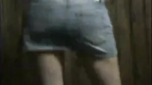 Стриптизерша дрочит у стенки