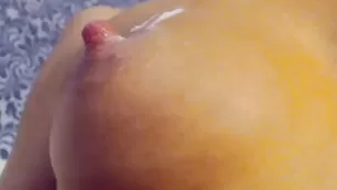 Очаровательная дама Flexibledoll жестко дрочит попу