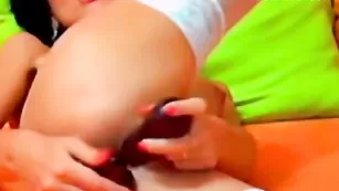 divva изящная стерва долбится в две дырки