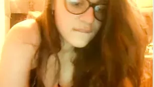 Шлюшки в трусах дурачатся на кухне