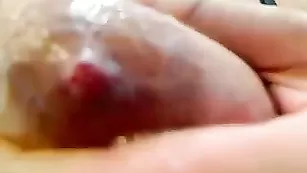 Ажурная транс Luisabigcockx ласкает сиськи и дрочит пенис