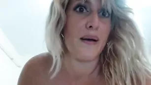 Зрелая сучка Caty_josh25 дрочит перед парнем