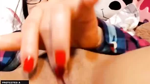 kristinelover трет влажную пилотку