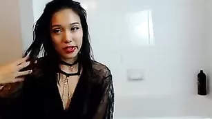 Озорная сучка NovaPatra моется в душе