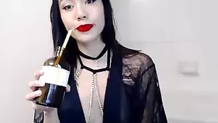 Озорная сучка NovaPatra моется в душе