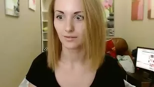 Изумительная дамочка Candycaty1 не спешит снимать одежду