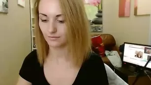 Изумительная дамочка Candycaty1 не спешит снимать одежду