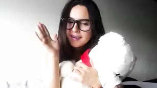 Шальная детка webcam демонстрирует большие сиськи