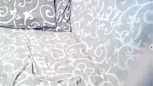 Chaobaby красотка нежно дрочит пизду игрушкой