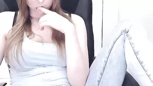 Смазливая бабенка Allisis общается в бесплатном чате