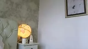 Очаровательная шлендра Arayah ласкает свои прелести