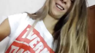 Красивая малышка Mayaprincess обнажает прелести