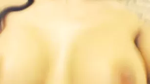 Грудастая красотка Indiansweety смачно мастурбирует пизду