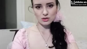 Обворожительная Madlensmit снимает платье