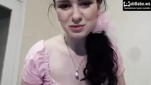 Обворожительная Madlensmit снимает платье