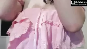 Обворожительная Madlensmit снимает платье