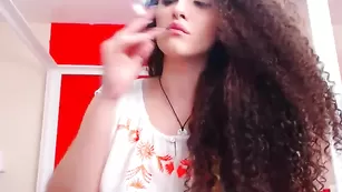 Озорная брюнеточка Letitiavixen общается во фри чате