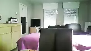 Чарующая бестия kaylee001 эротично смотрится перед камерой