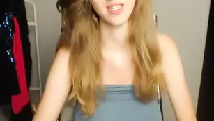 Роскошная леди Laaura18 показывает обвисшие сиськи