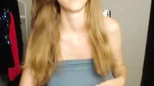 Роскошная леди Laaura18 показывает обвисшие сиськи