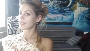 Грудастая цаца Blonde4pasion ласкает половые губки