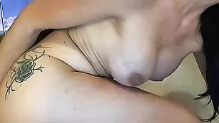 Пылкая чертовка ItsCleo дрочит анальное отверстие