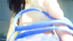 Похотливая бабенка Sexybabe520 эротично позирует голая