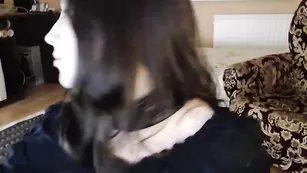 Темноволосая барышня Vickypeaches ебется с хахалем