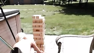 Бесподобная краля BasilMeadows трахается с секс машиной