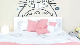 Темноволосая киска Kati3kat трахает бритые дырочки