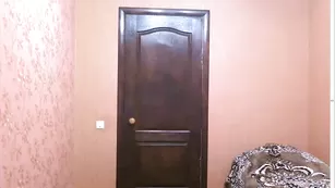 berettatwin стройная студентка танцует