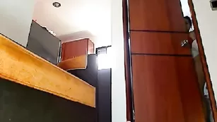 kristybitoni смазанная попка принимает игрушку в анал