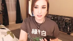 Изысканная малышка Birdylovesit общается во фри чате