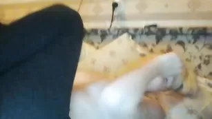 Смазливая блонда Woozie11 отсасывает пенис