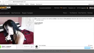 rockilady играется с киской и сует туда член