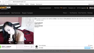 rockilady играется с киской и сует туда член