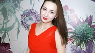 skromnayaa малышка показала соски и вагину