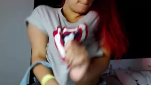 Рыженькая красотка Milasteele трахает пизду