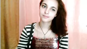 kicyli4ka милая школьница приспускает трусики