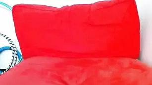 Соблазнительная путана Chroniclove смачно трахает свои дыры