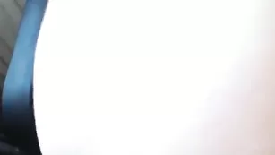 Пылкая дамочка Sashaelice жестко трахается в жопу