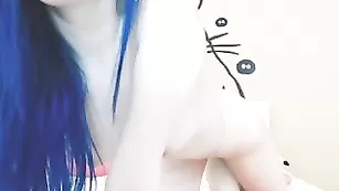 Нежная куколка Kati3Kat моется в душе